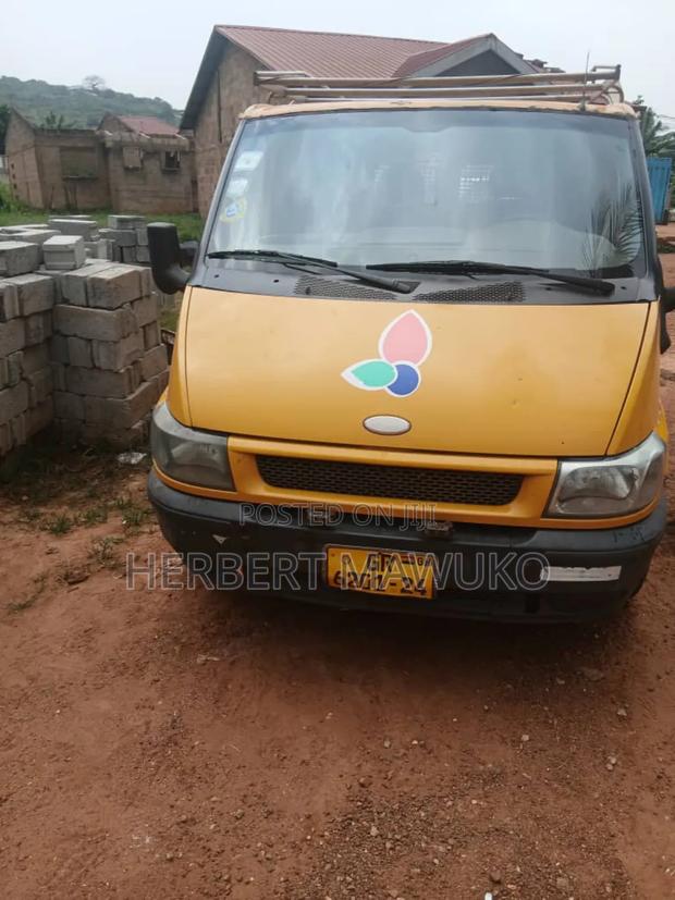 Ford Transit 2009 Yellow photo 10