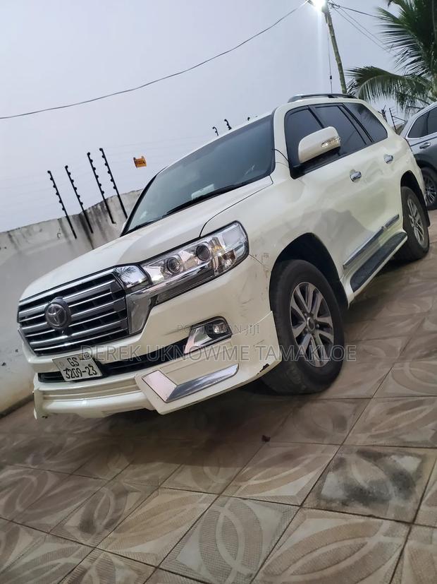 Toyota Land Cruiser 2017 White photo 6