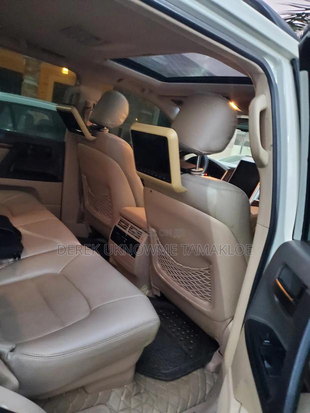 Toyota Land Cruiser 2017 White photo 8