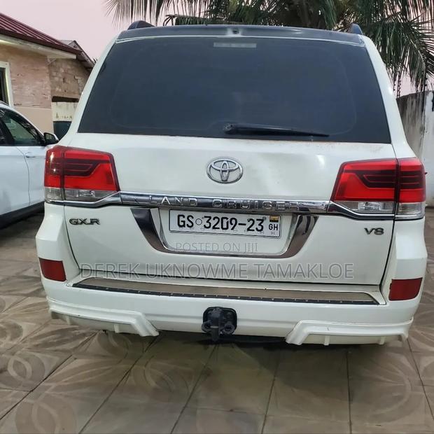 Toyota Land Cruiser 2017 White photo 16