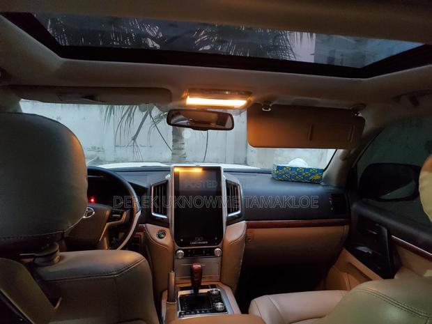 Toyota Land Cruiser 2017 White photo 12