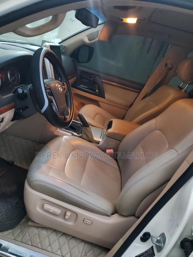Toyota Land Cruiser 2017 White photo 15
