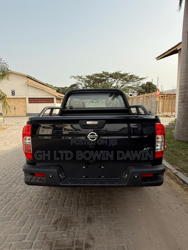 New Nissan Pick-Up 2025 Black photo 2
