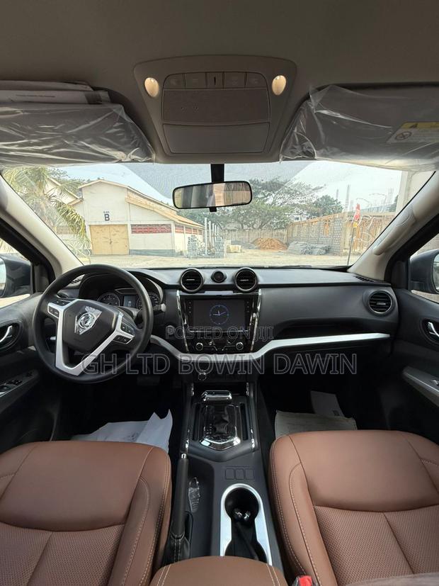 New Nissan Pick-Up 2025 Black photo 3