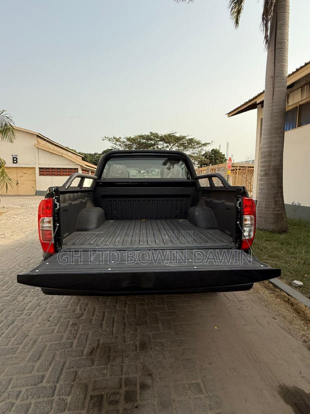 New Nissan Pick-Up 2025 Black photo 5