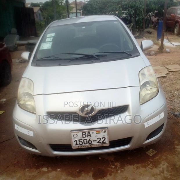 Toyota Vitz 2010 Silver