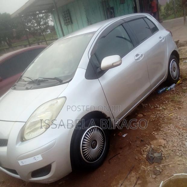 Toyota Vitz 2010 Silver