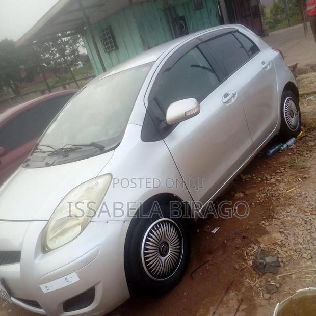 Toyota Vitz 2010 Silver