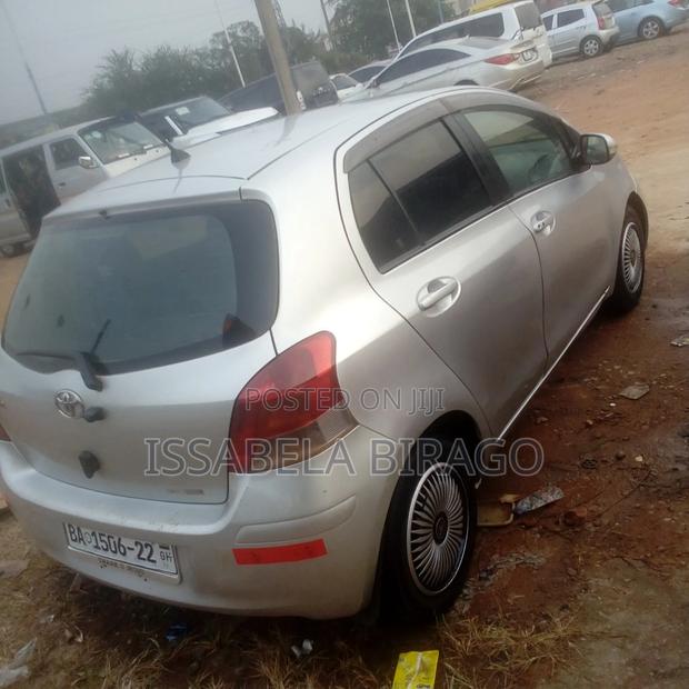 Toyota Vitz 2010 Silver