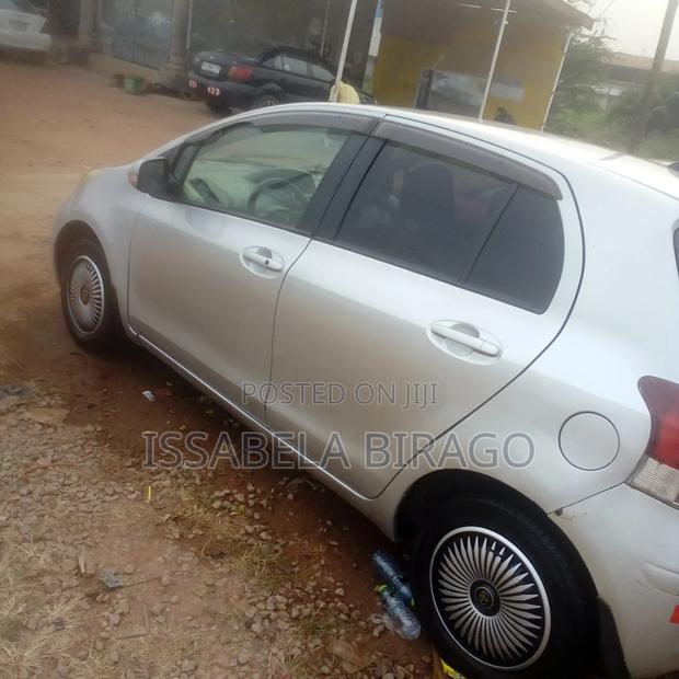 Toyota Vitz 2010 Silver