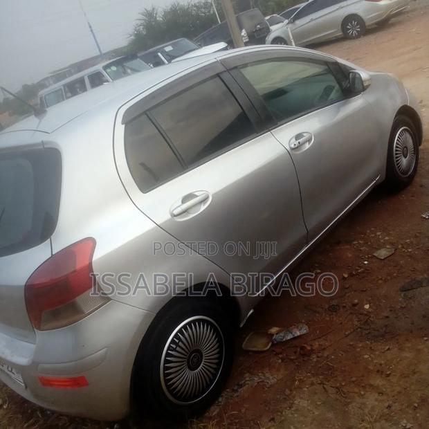 Toyota Vitz 2010 Silver