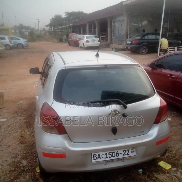 Toyota Vitz 2010 Silver