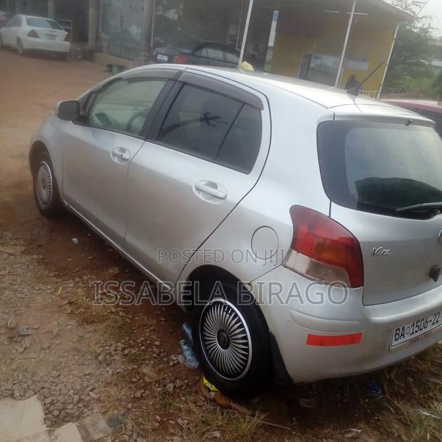 Toyota Vitz 2010 Silver