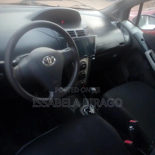 Toyota Vitz 2010 Silver