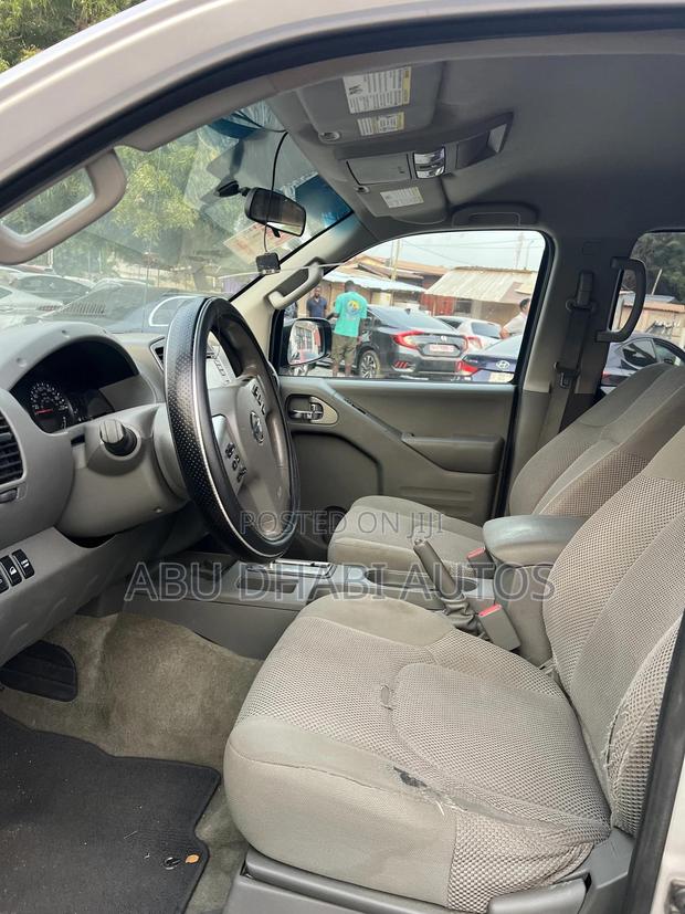 Nissan Navara 2016 Silver photo 3
