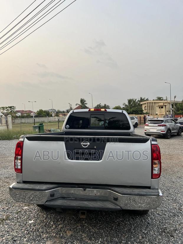 Nissan Navara 2016 Silver photo 8