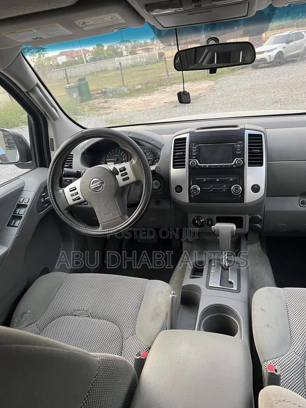 Nissan Navara 2016 Silver photo 4