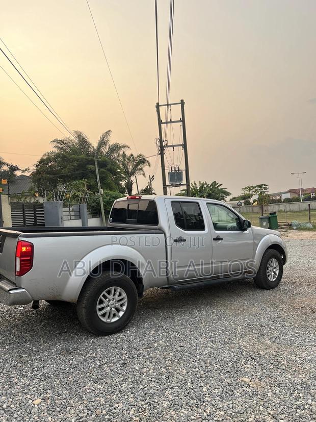 Nissan Navara 2016 Silver photo 6