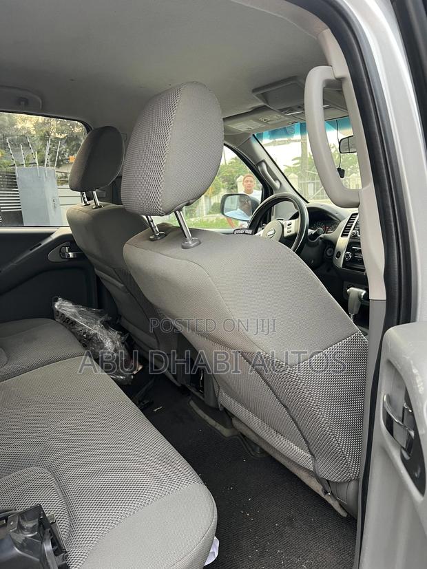 Nissan Navara 2016 Silver photo 5
