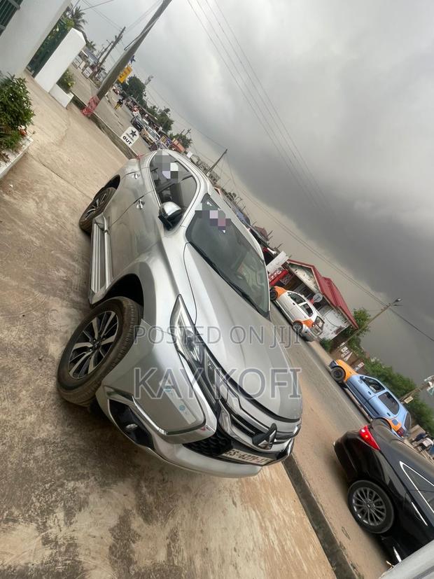 Mitsubishi Pajero Sport 2017 Silver