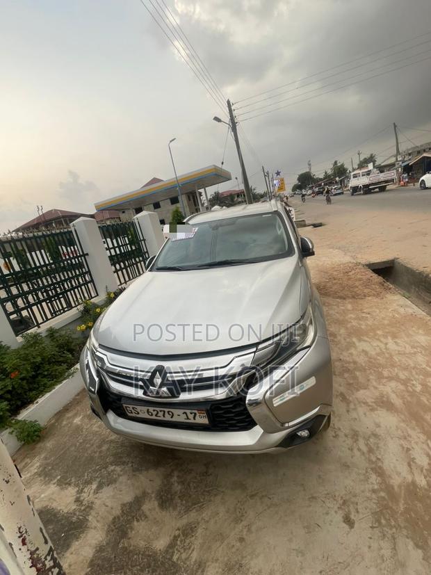 Mitsubishi Pajero Sport 2017 Silver