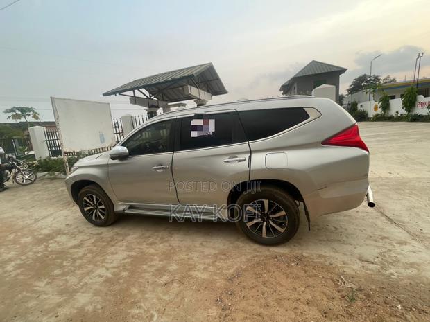 Mitsubishi Pajero Sport 2017 Silver