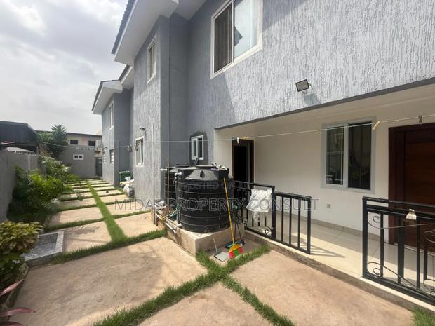 7bdrm House in Community 12, Tema Metropolitan for sale photo 7