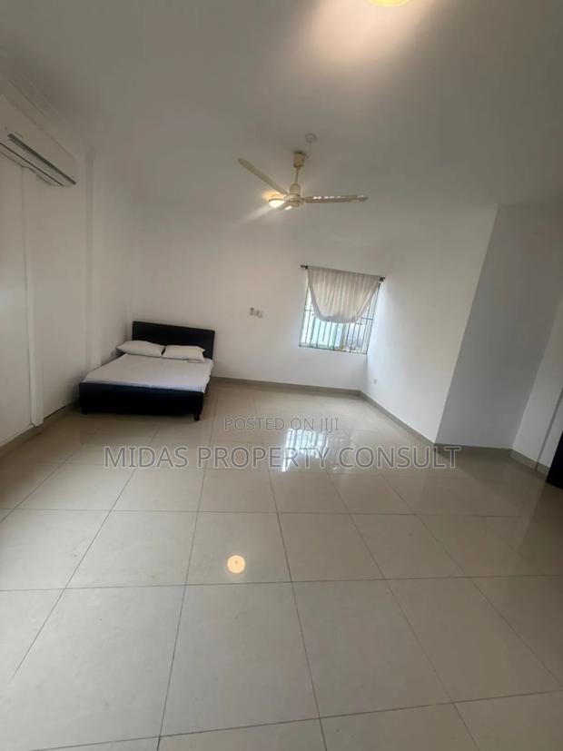 7bdrm House in Community 12, Tema Metropolitan for sale photo 10
