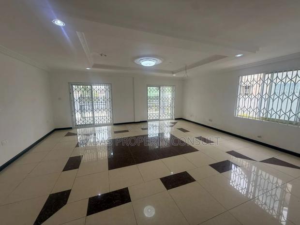 7bdrm House in Community 12, Tema Metropolitan for sale photo 16