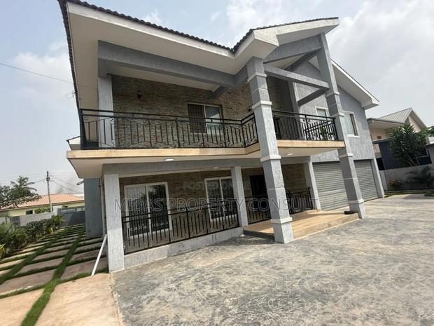 7bdrm House in Community 12, Tema Metropolitan for sale photo 3