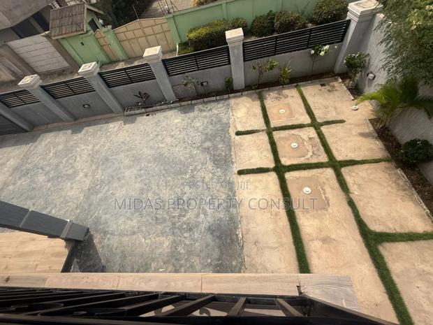 7bdrm House in Community 12, Tema Metropolitan for sale photo 18