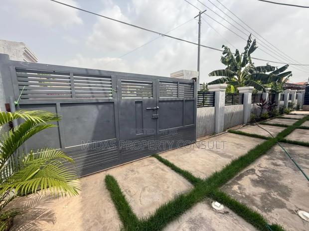 7bdrm House in Community 12, Tema Metropolitan for sale photo 19