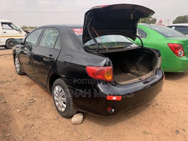 Toyota Corolla 2010 Black photo 7