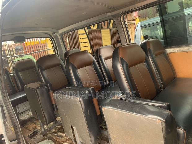 Toyota HiAce 2010 Silver photo 4