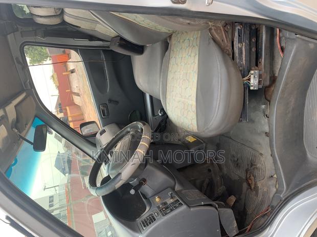 Toyota HiAce 2010 Silver photo 2