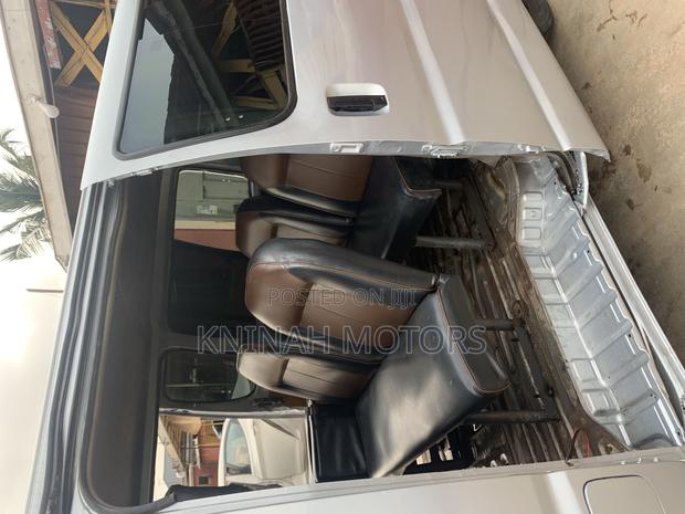 Toyota HiAce 2010 Silver photo 3