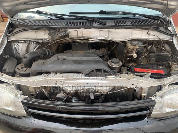 Toyota HiAce 2010 Silver photo 5
