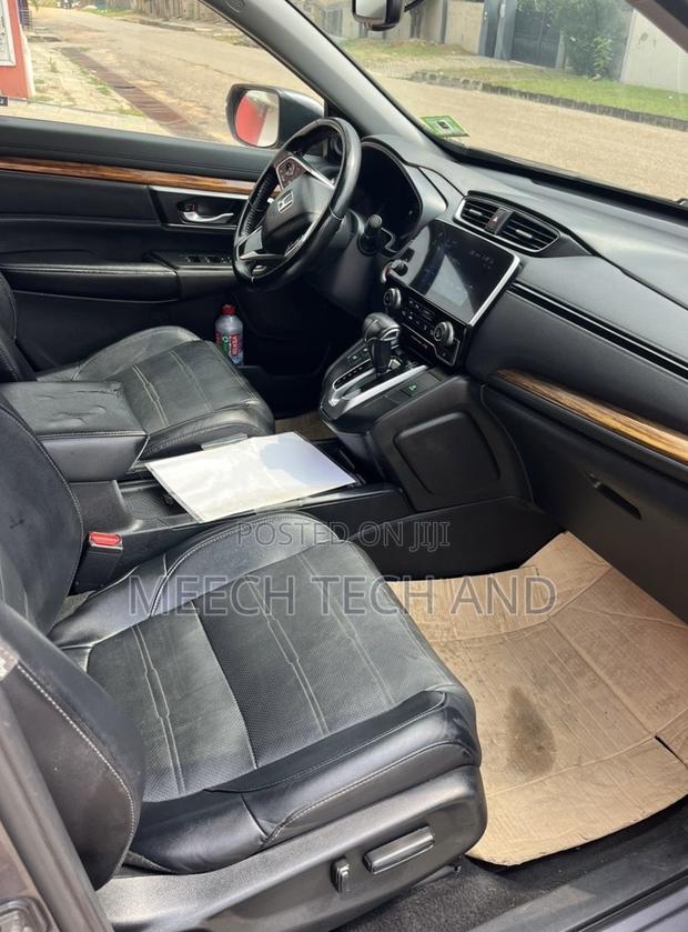 Honda CR-V 2018 Silver photo 3