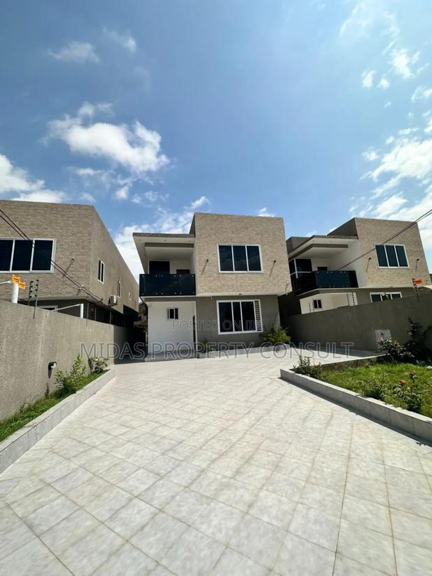4bdrm House in Lakeside Estates for rent photo 2