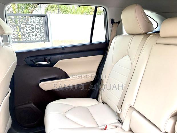 Toyota Highlander Limited 2021 Blue photo 6