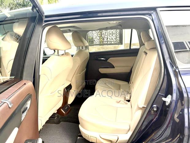 Toyota Highlander Limited 2021 Blue photo 8