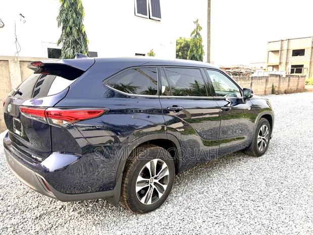 Toyota Highlander Limited 2021 Blue photo 9