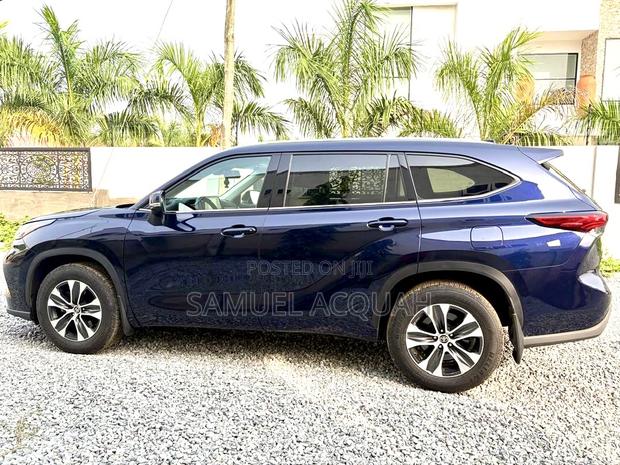 Toyota Highlander Limited 2021 Blue photo 10