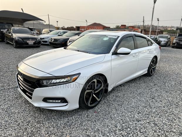 Honda Accord Sport (2.0L 4cyl Turbo 10A) 2019 White