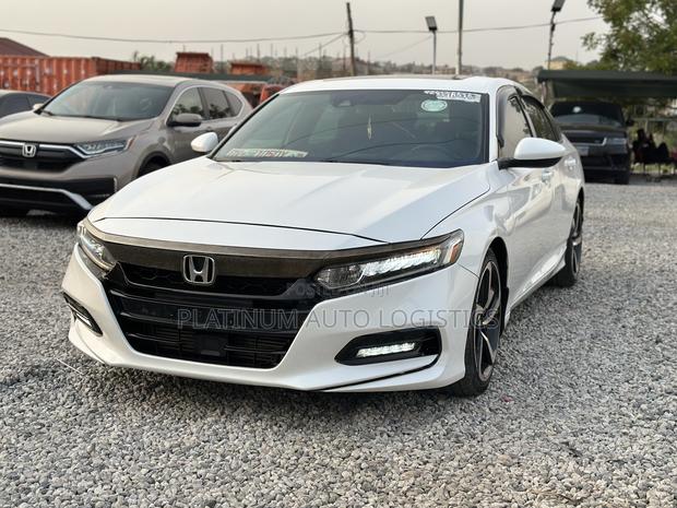 Honda Accord Sport (2.0L 4cyl Turbo 10A) 2019 White photo 2