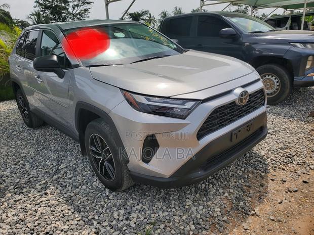 Toyota RAV4 LE AWD (2.5L 4cyl 6A) 2013 Silver