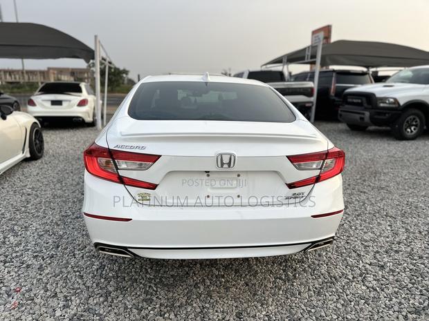 Honda Accord Sport (2.0L 4cyl Turbo 10A) 2019 White photo 4