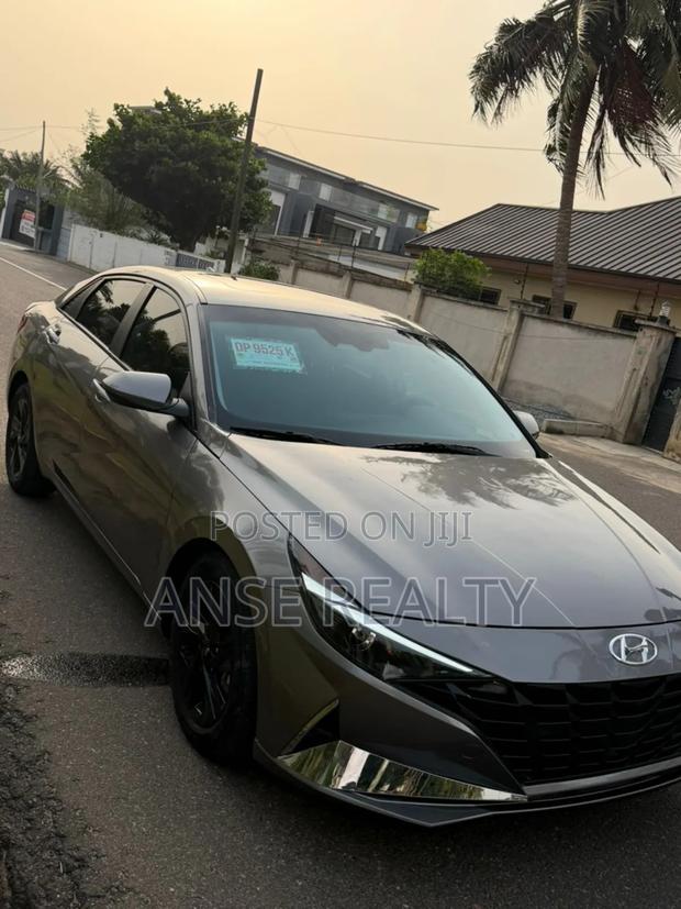 Hyundai Elantra SEL 2023 Gray photo 2