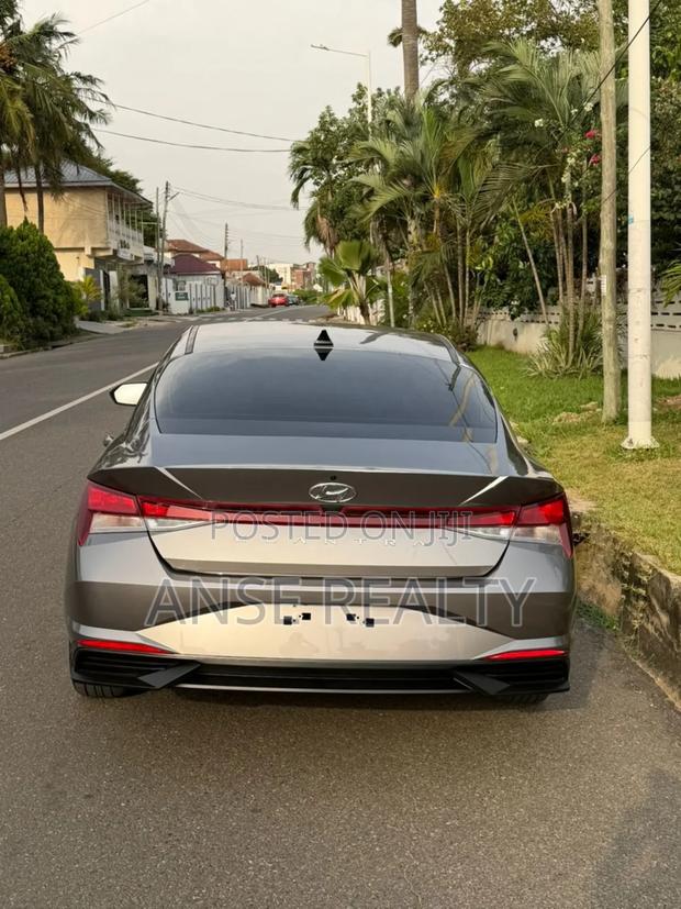 Hyundai Elantra SEL 2023 Gray photo 3