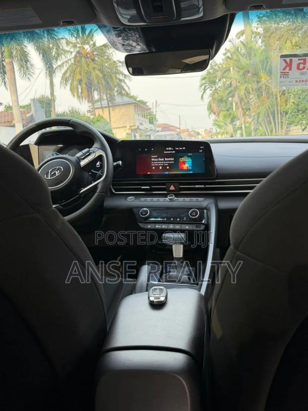 Hyundai Elantra SEL 2023 Gray photo 9